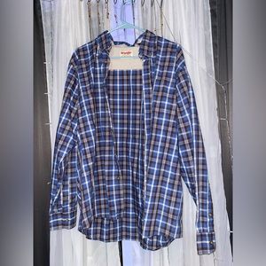 wrangler button up size large